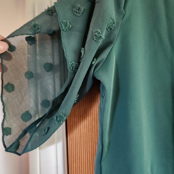 Light weight green blouse - Picture 4 of 4